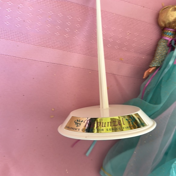 Barbie as Rapunzel, Children Collector Series First Edition - Picture 5 of 5